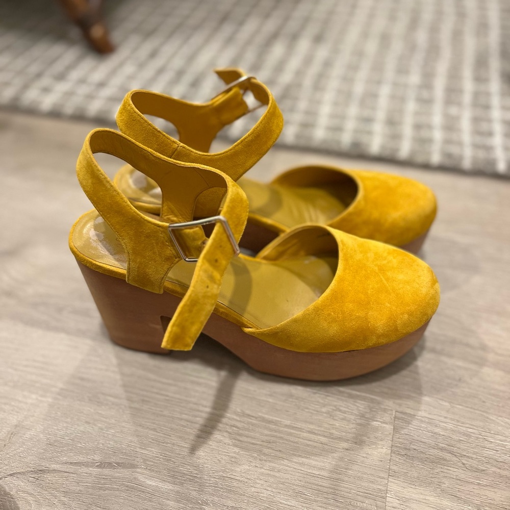 Charlotte Stone Sal clog in yellow suede size 7